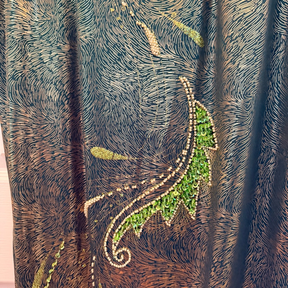 Green Embellished Mandarin-Collar Cheongsam/Qipao with gold frog buttons🐸 - Picture 5 of 11